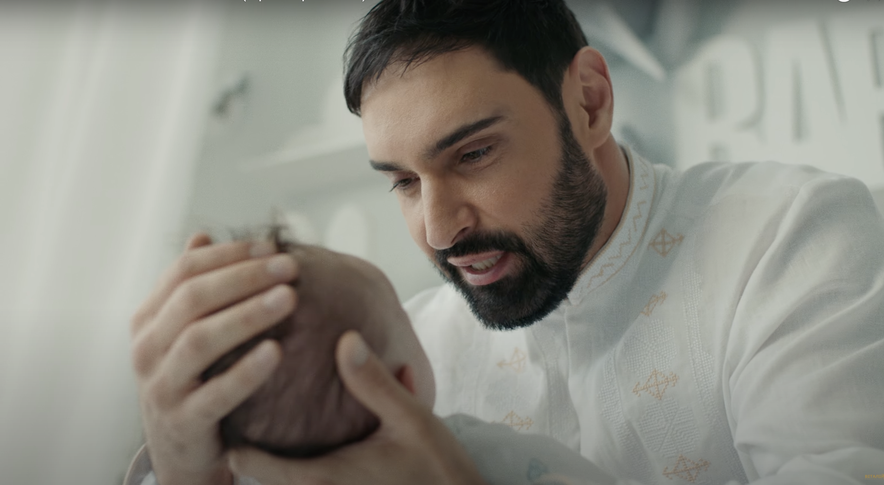 Копия мамы: Козловский впервые показал лицо 7-месячного сыночка Оскара